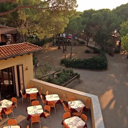 Prázdninový areál Lacona Pineta