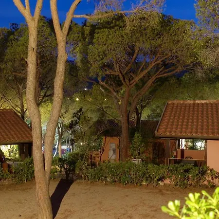 Parco vacanze Lacona Pineta 3*